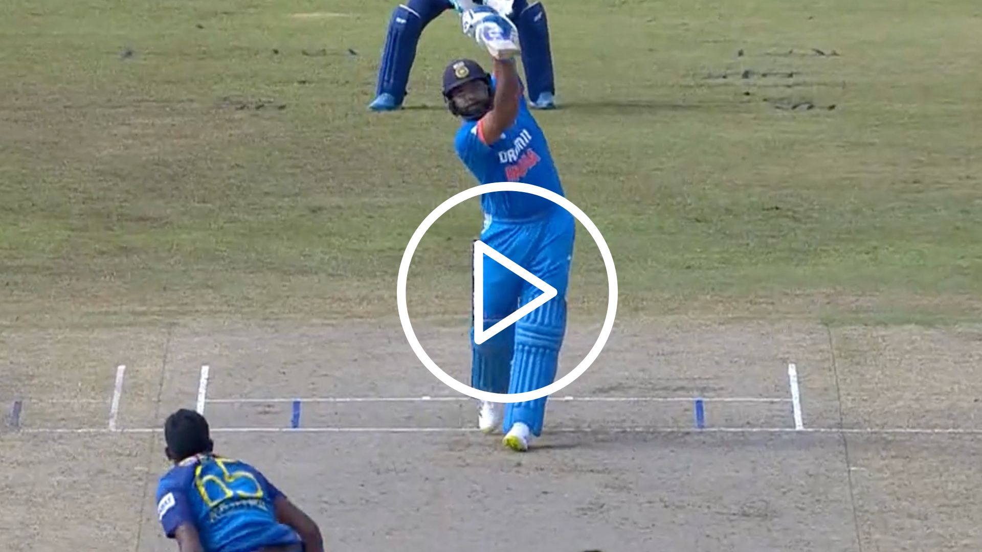 [Watch] Rohit Sharma Hammers Kasun Rajitha For a Huge Straight Six